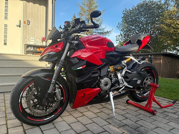 Ducati Streetfighter V2 7 of 11