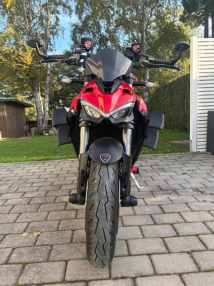 Ducati Streetfighter V2 10 of 11