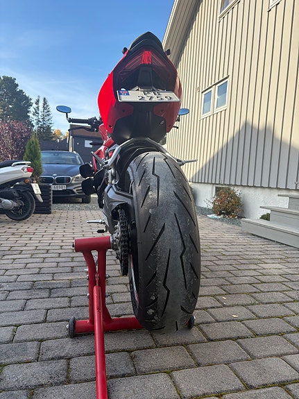 Ducati Streetfighter V2 11 of 11