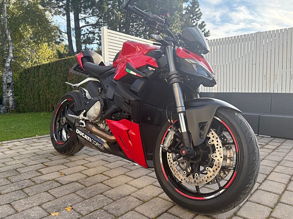 Ducati Streetfighter V2 8 of 11