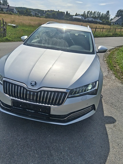 Skoda Superb 2 of 5