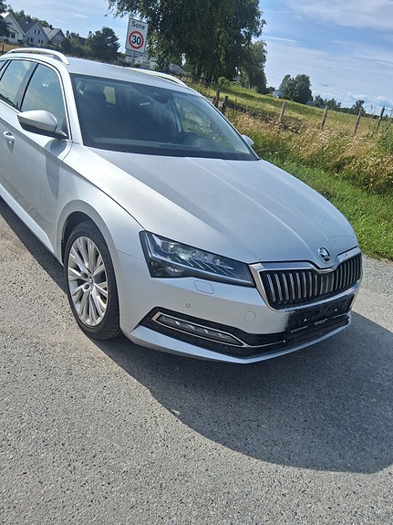 Skoda Superb 3 of 5