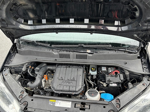 Volkswagen UP! 17 of 21