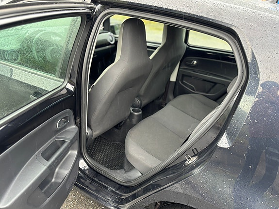 Volkswagen UP! 8 of 21