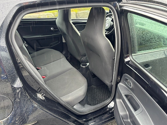 Volkswagen UP! 7 of 21