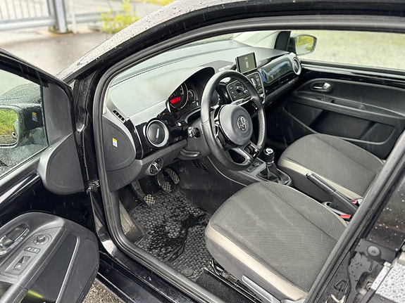 Volkswagen UP! 9 of 21