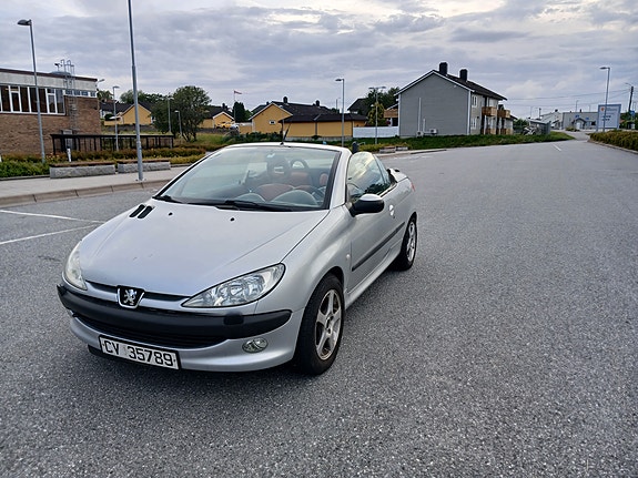 Peugeot 206 2 of 5