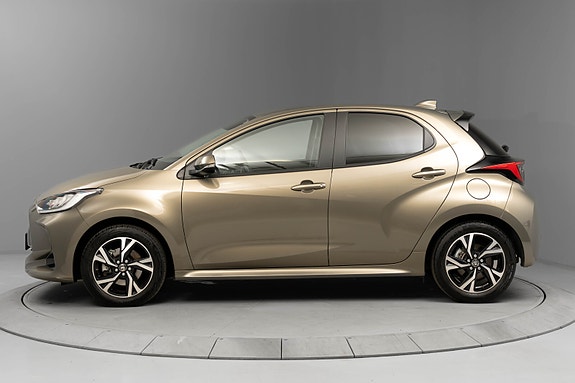 Toyota Yaris 2 of 24