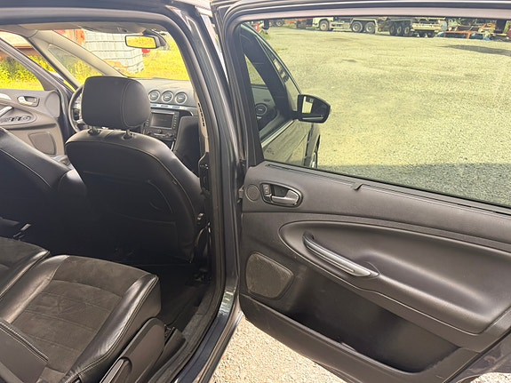 Ford S-MAX 17 of 24