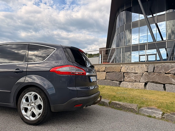 Ford S-MAX 7 of 24