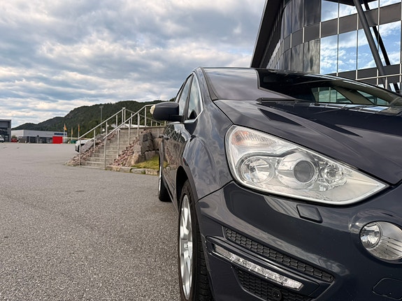 Ford S-MAX 9 of 24