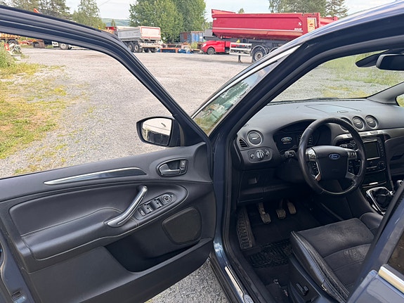 Ford S-MAX 18 of 24