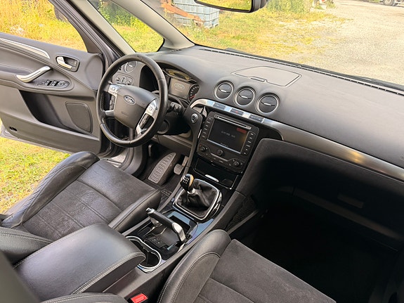Ford S-MAX 16 of 24