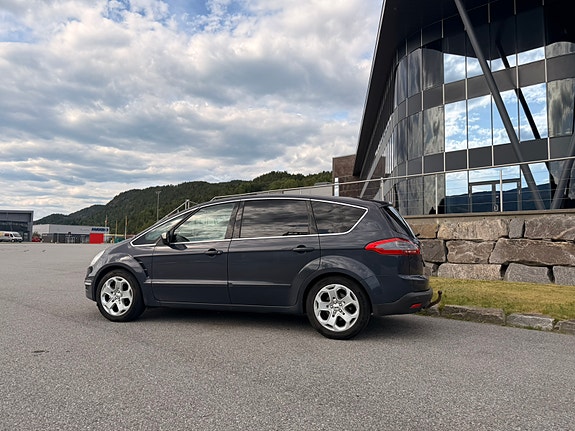 Ford S-MAX 6 of 24