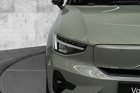 Volvo XC40 4 of 30