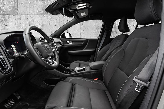 Volvo XC40 10 of 30