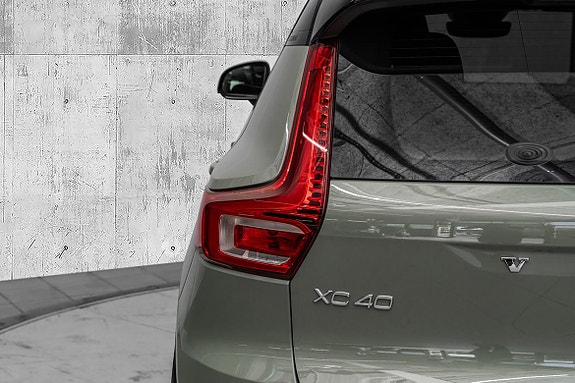 Volvo XC40 8 of 30