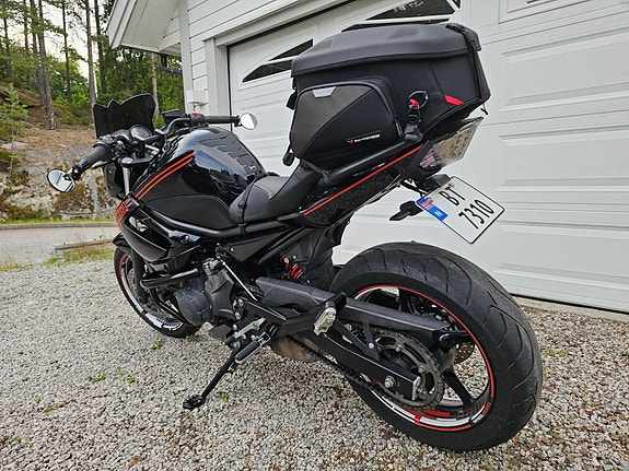 Yamaha XJ6 10 of 15