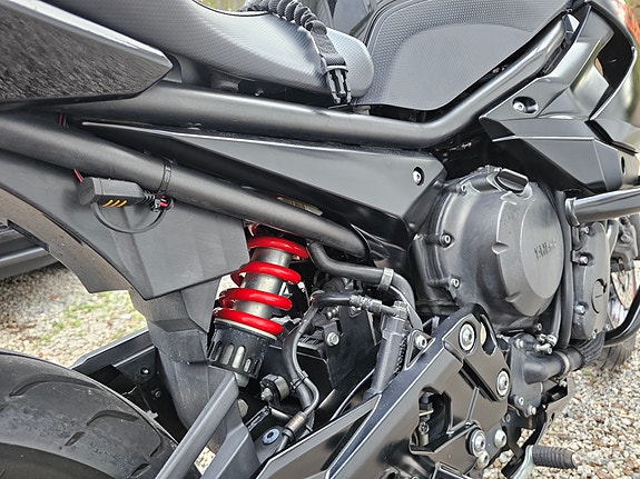 Yamaha XJ6 9 of 15