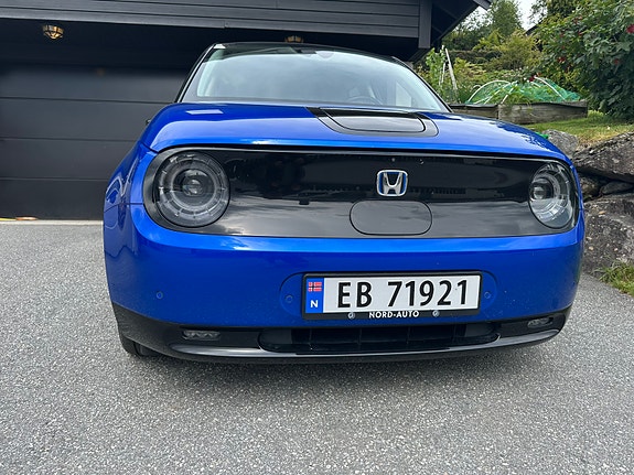 Honda e 2 of 5