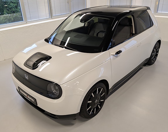 Honda e 3 of 5