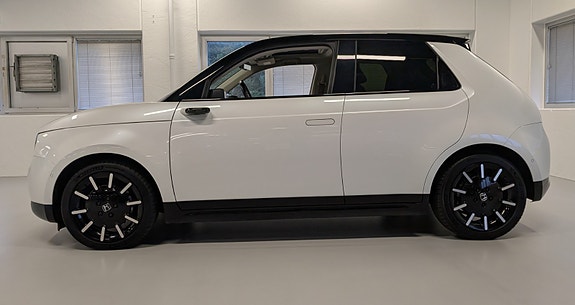 Honda e 4 of 5