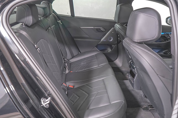 BMW i5 11 of 30