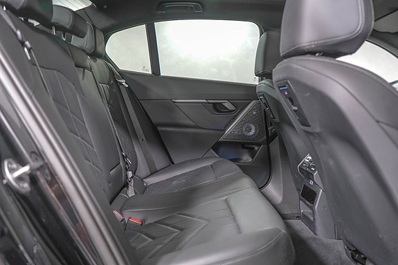BMW i5 10 of 30