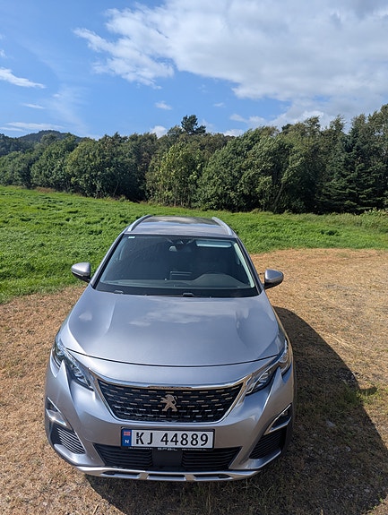 Peugeot 5008 2 of 11