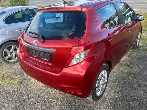 Toyota Yaris 4 of 5