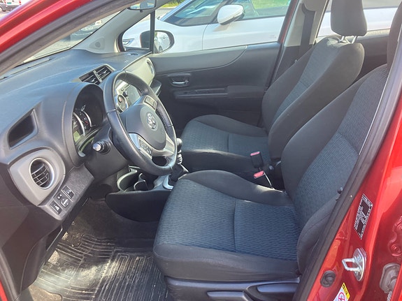 Toyota Yaris 5 of 5