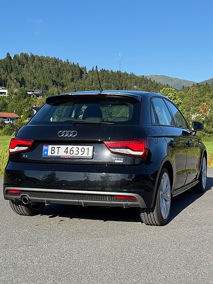 Audi A1 2 of 17