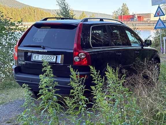 Volvo XC90 2 of 5