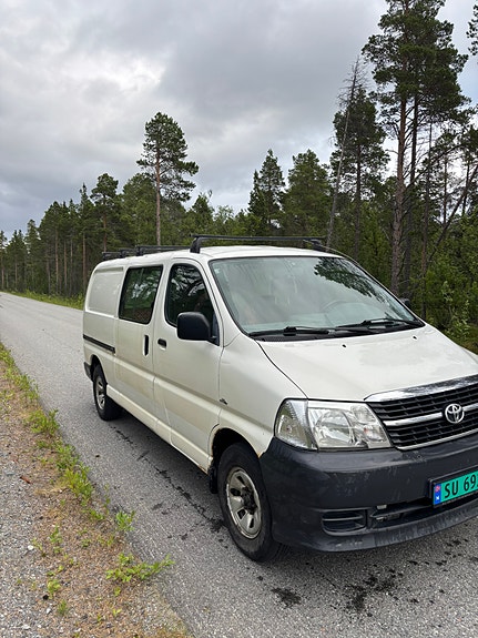 Toyota HiAce 2 of 5
