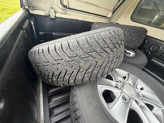 Toyota HiLux 7 of 9