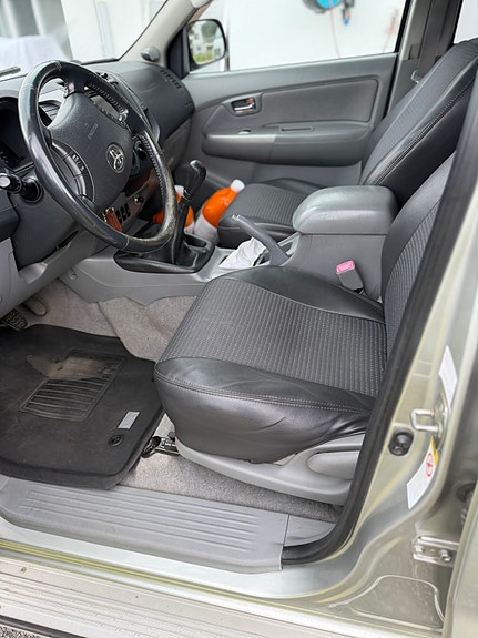 Toyota HiLux 5 of 9