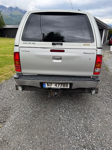 Toyota HiLux 4 of 9