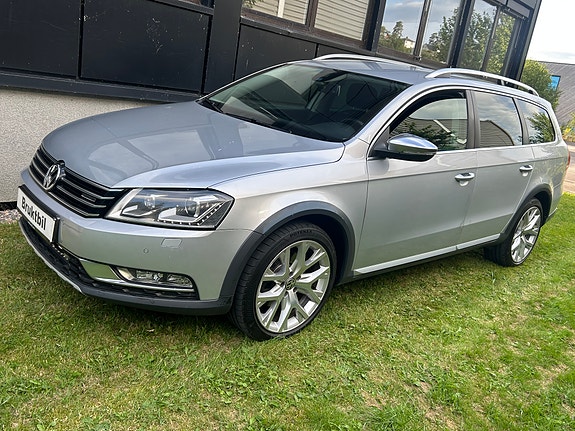 Volkswagen Passat Alltrack 2 of 5