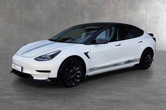 Tesla Model 3 3 of 5