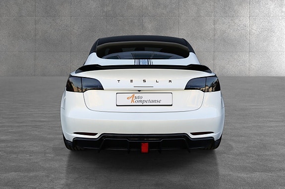 Tesla Model 3 7 of 14