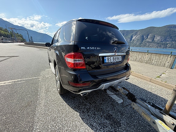 Mercedes-Benz ML450 3 of 5