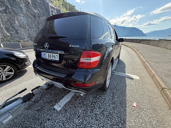 Mercedes-Benz ML450 4 of 5