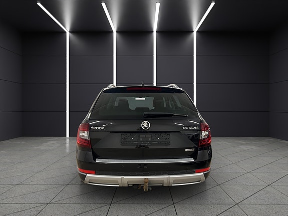 Skoda Octavia Scout 9 of 26