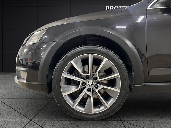 Skoda Octavia Scout 13 of 26