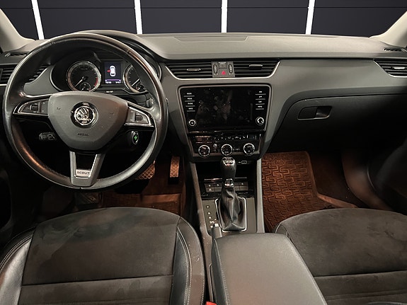 Skoda Octavia Scout 22 of 26