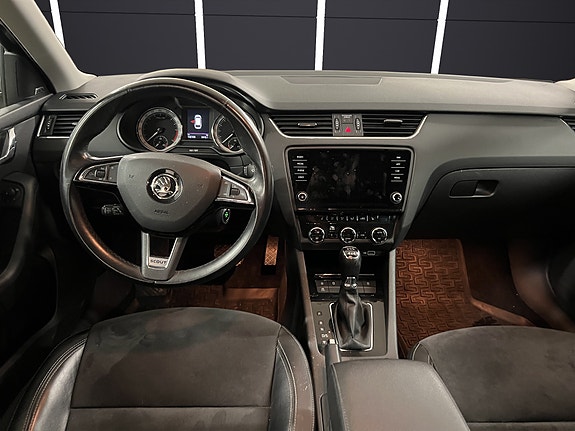 Skoda Octavia Scout 23 of 26