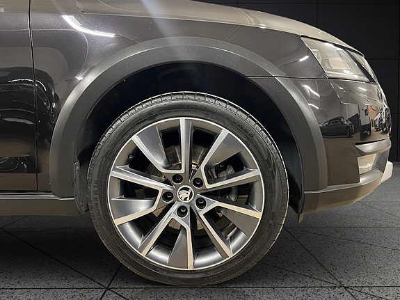 Skoda Octavia Scout 12 of 26