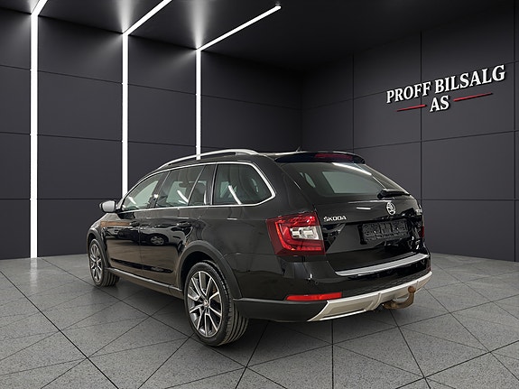 Skoda Octavia Scout 8 of 26