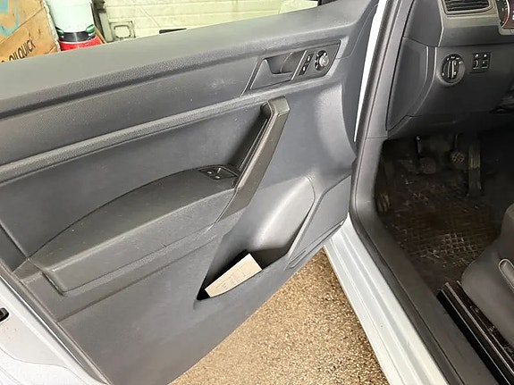 Volkswagen Caddy Maxi 5 of 5