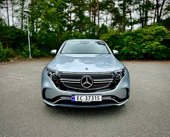 Mercedes-Benz EQC400 2 of 5